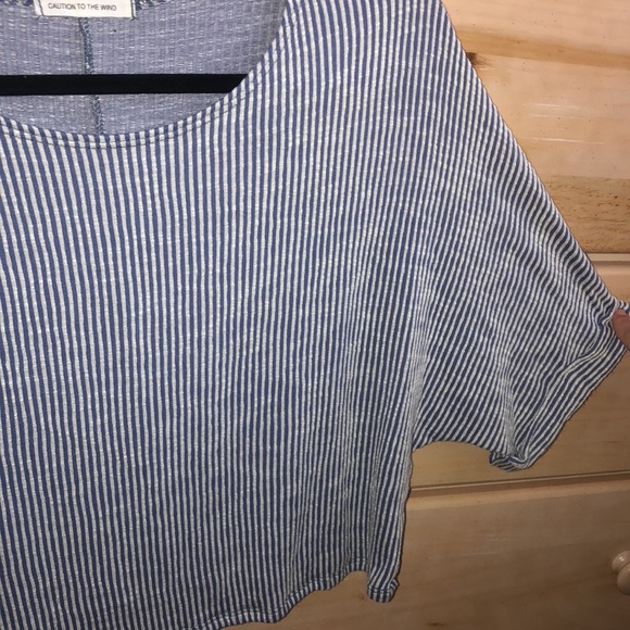 Textured Dolman Sleeve Crop Top - Picture 4 of 7